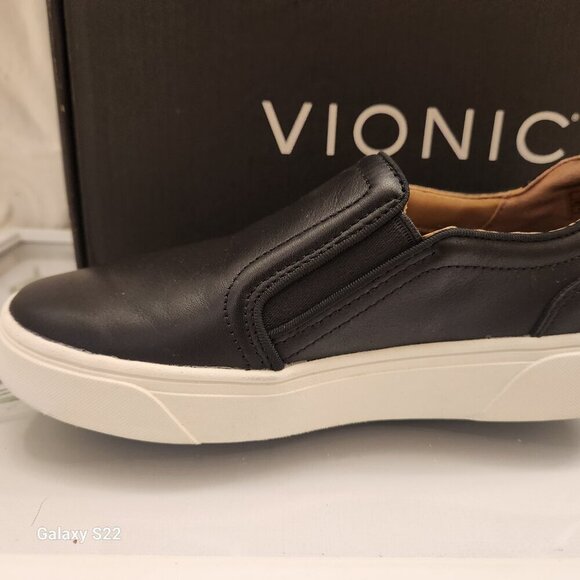 Vionic Black Leather "Kimmie" Slip On Sneakers. NIB. Size 5 - Picture 4 of 11